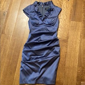 Beautiful gray, fitted gown with ruched sides! ❤️